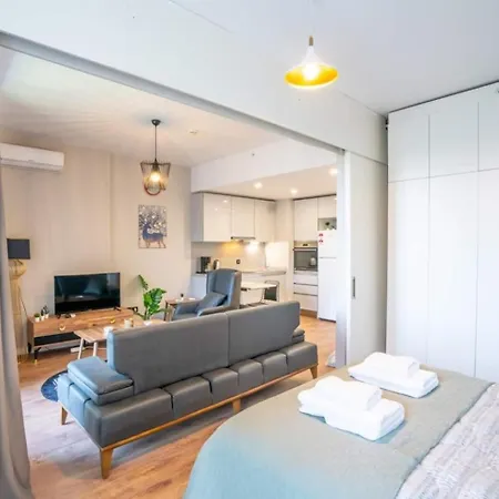Stylish 1-bedroom Apt- Experience City's Pulse * イスタンブール