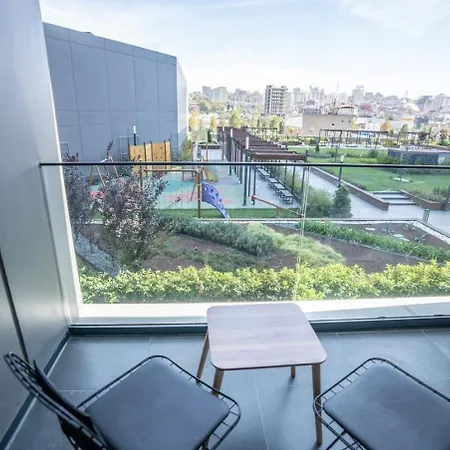 Stylish 1-bedroom Apt- Experience City's Pulse * اسطنبول
