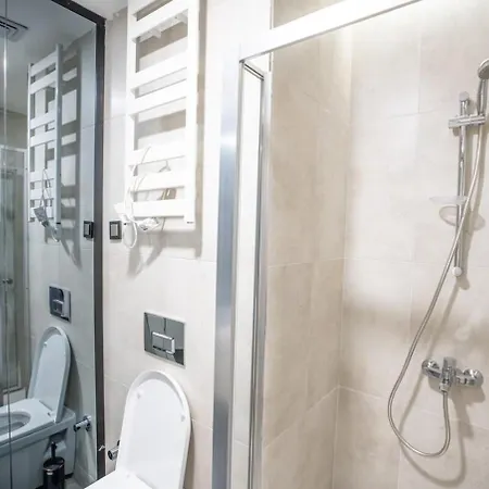 Stylish 1-bedroom Apt- Experience City's Pulse شقة *