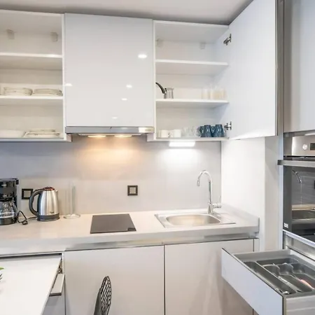 Stylish 1-bedroom Apt- Experience City's Pulse شقة